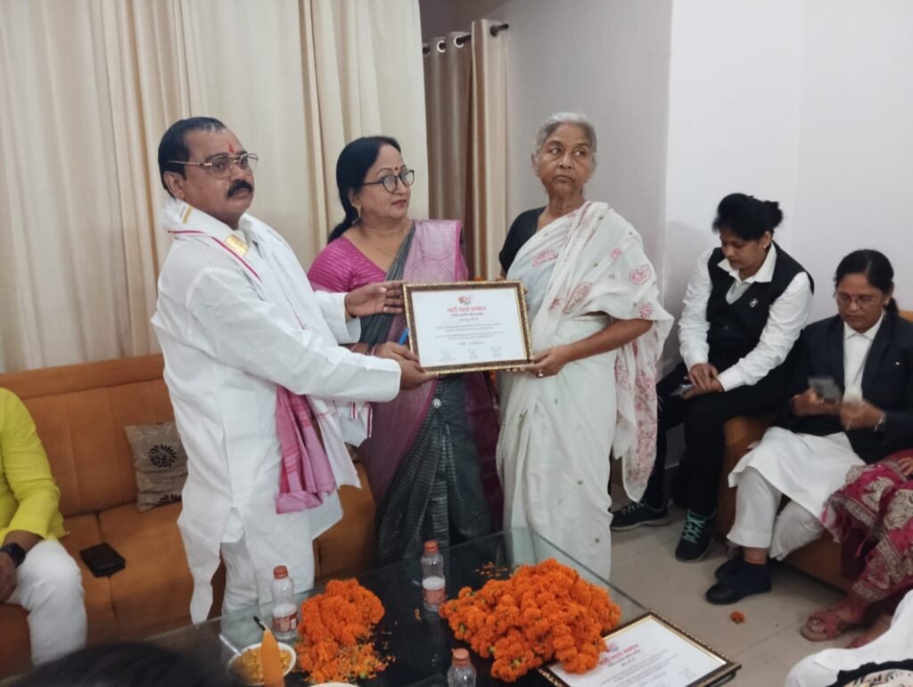 राजीव गांधी जयंती पर जिला महिला कांग्रेस कमेटी ने नारी न्याय सम्मान से महिला शक्ति का किया सम्मान